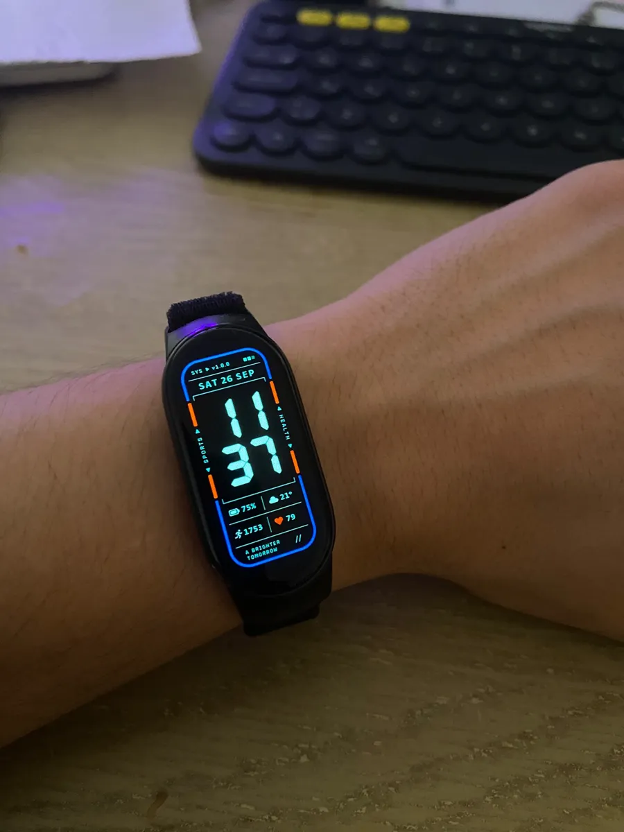 Blue-framed, system-screen-themed Xiaomi Smart Band 10 watch face